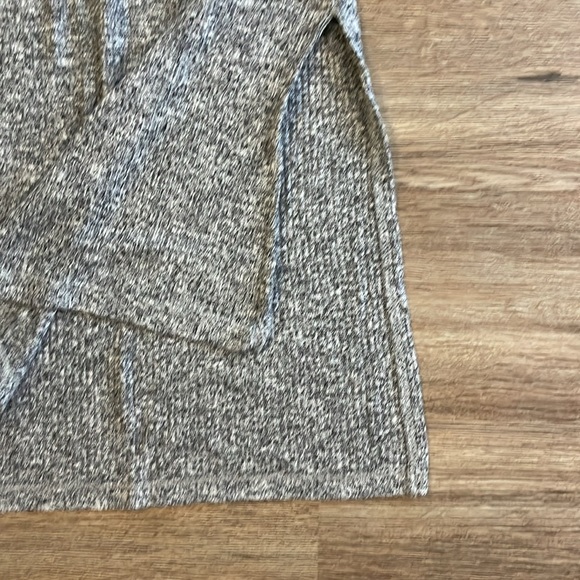 Atmosphere Grey & Black Ribbed Woven V-Neck High-Low Sweater with Cuffed Sleeves - Picture 2 of 7